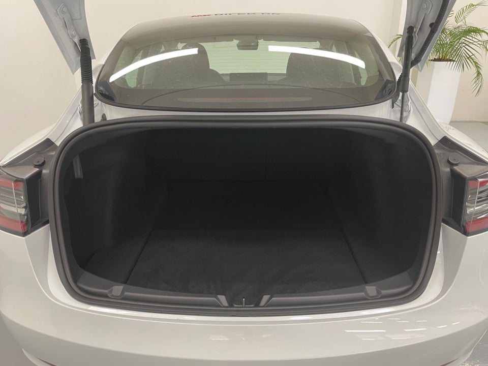 Tesla Model 3 RWD 4d