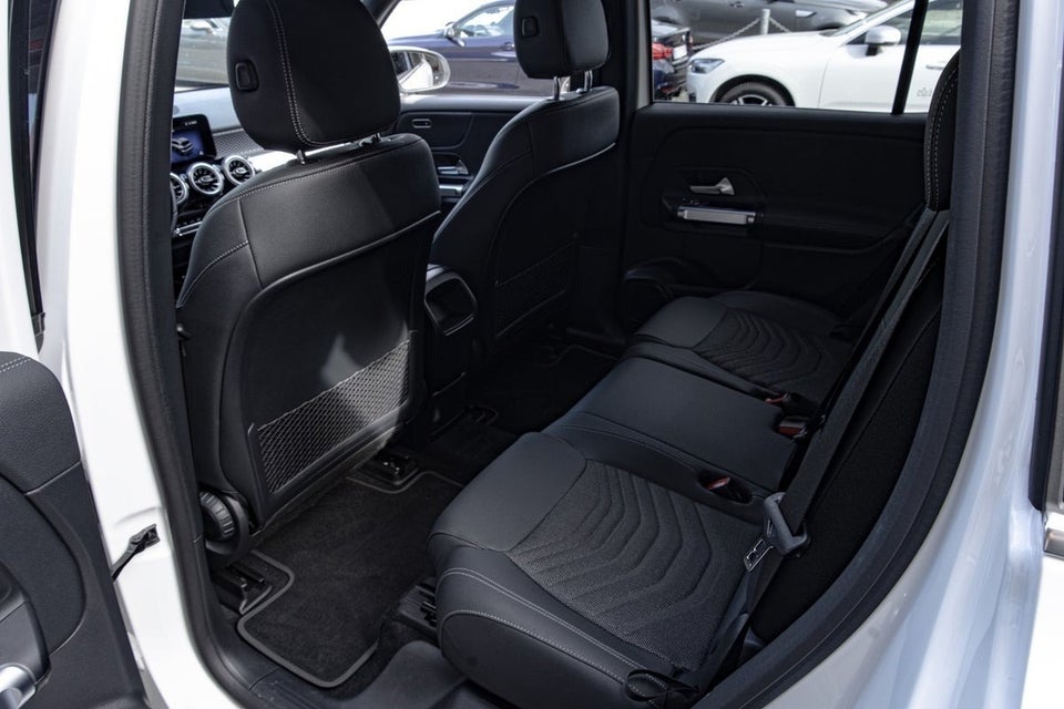 Mercedes EQB300 Progressive 4Matic 5d