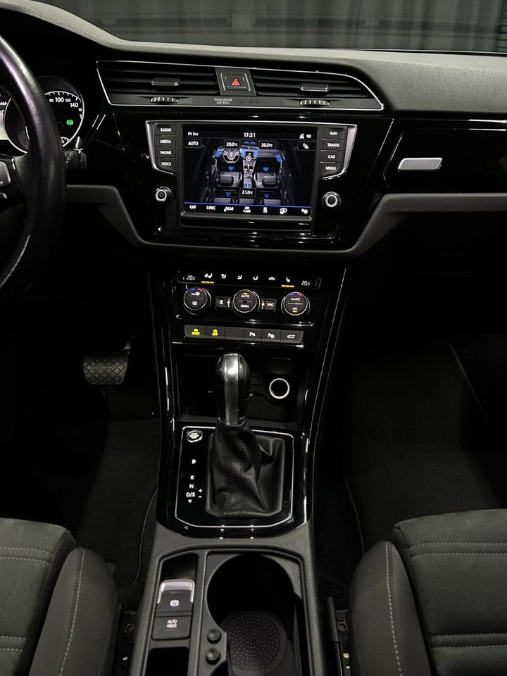 VW Touran 2,0 TDi 190 R-line DSG 5d