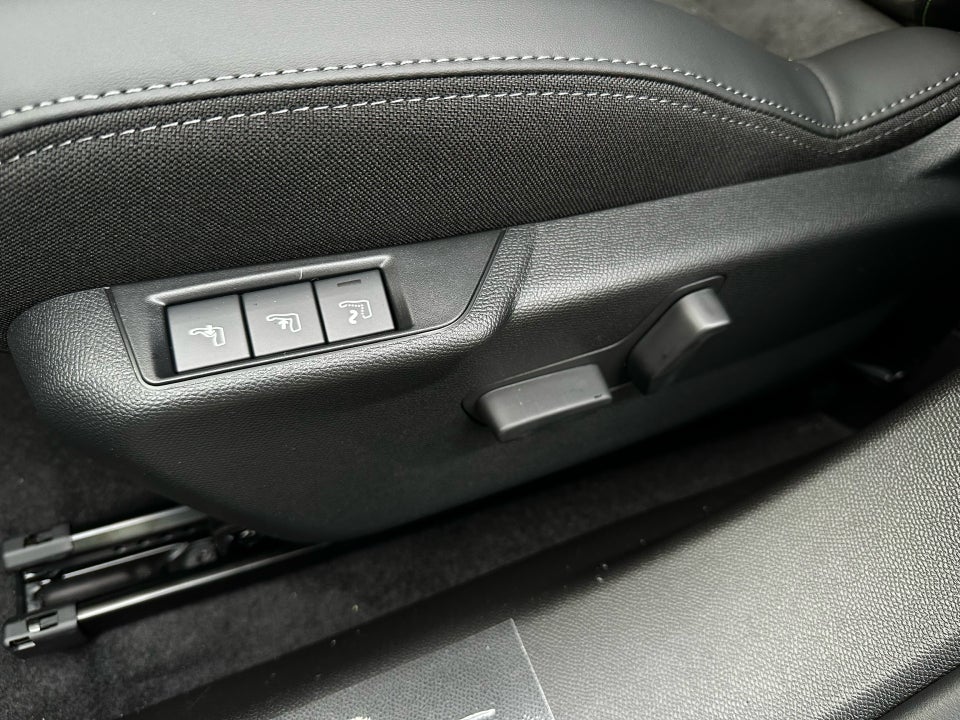 Peugeot e-2008 54 GT 5d