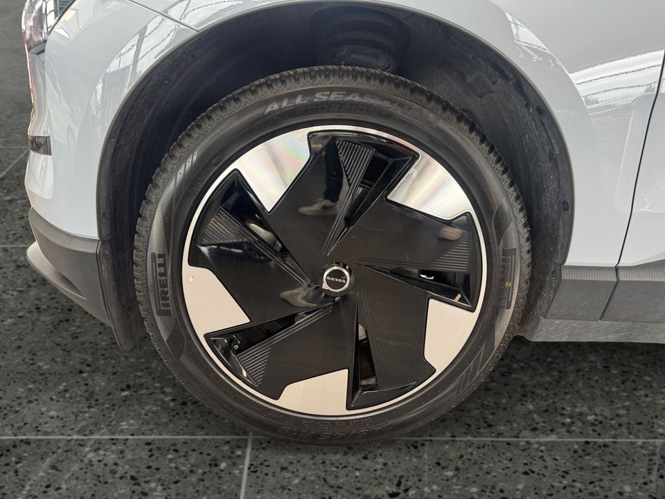 Volvo EX30 Extended Range Plus 5d