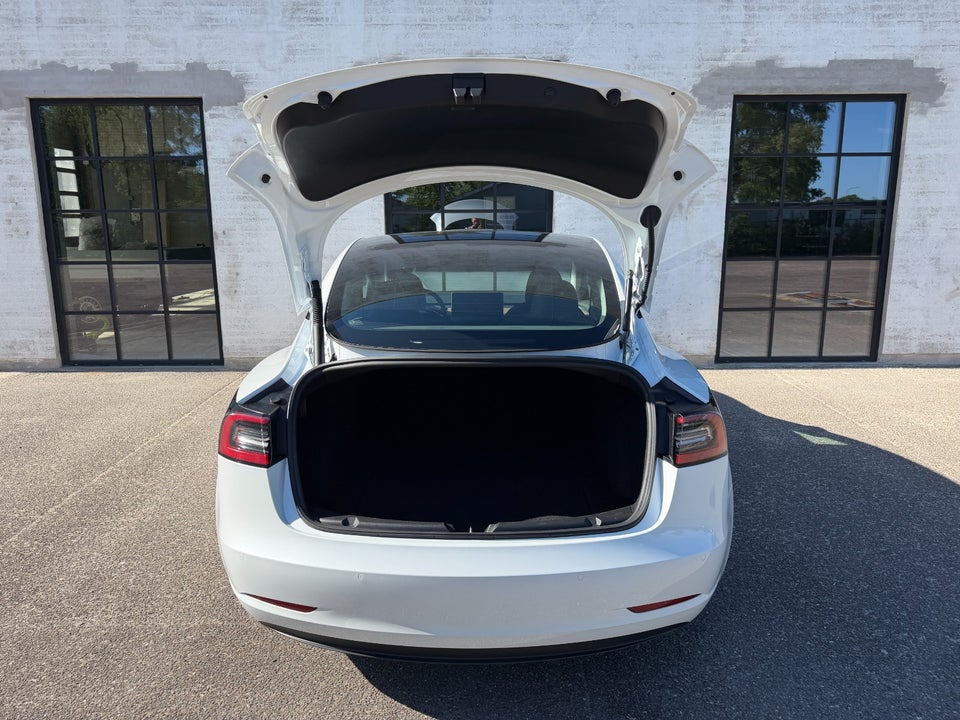 Tesla Model 3 RWD 4d