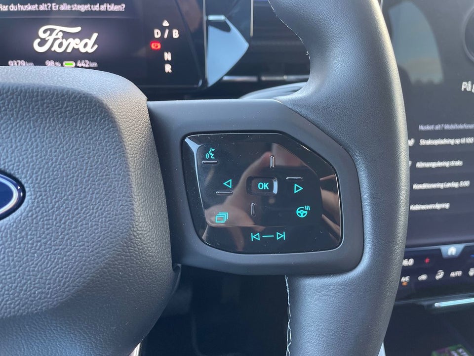 Ford Explorer 82 Premium Extended Range 5d