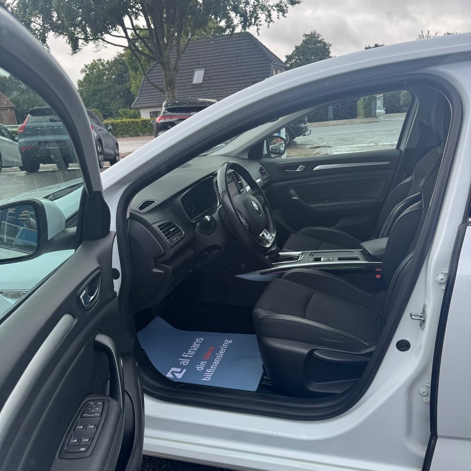 Renault Megane IV 1,6 E-Tech Intens 5d