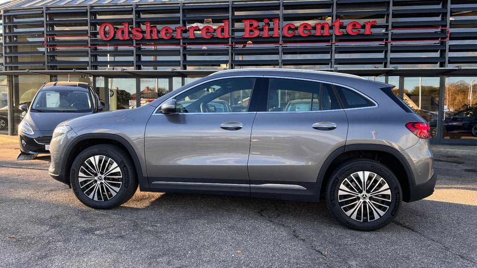 Mercedes EQA300 4Matic 5d