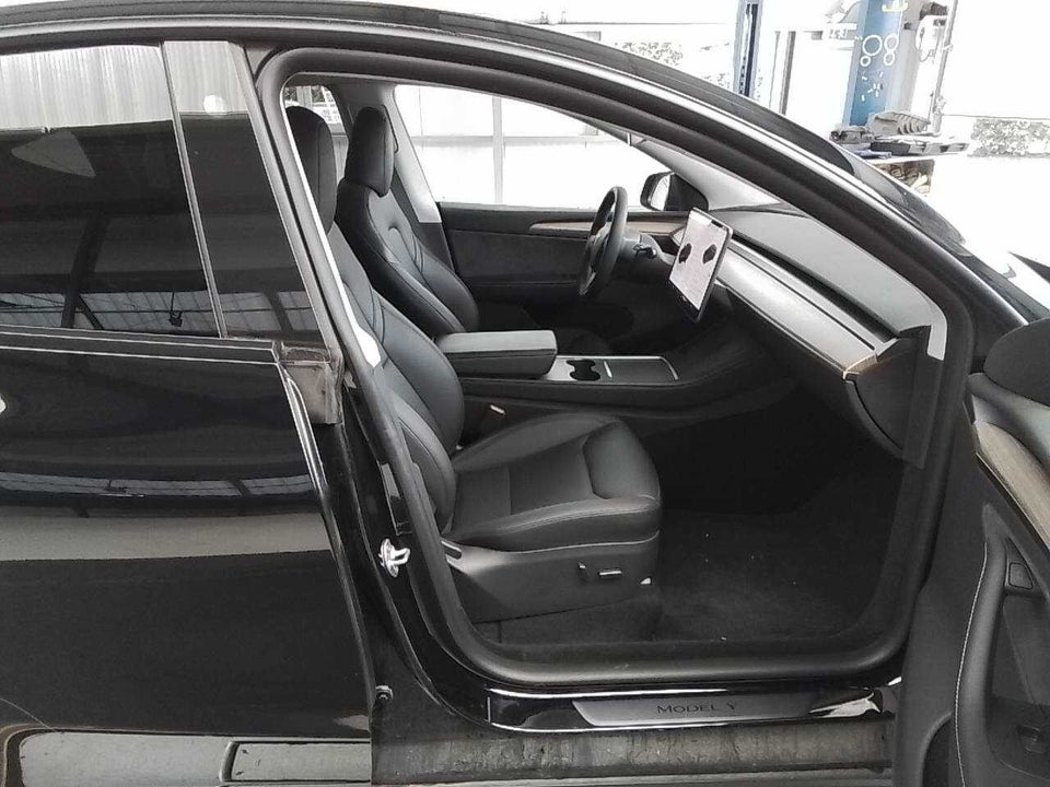 Tesla Model Y RWD 5d