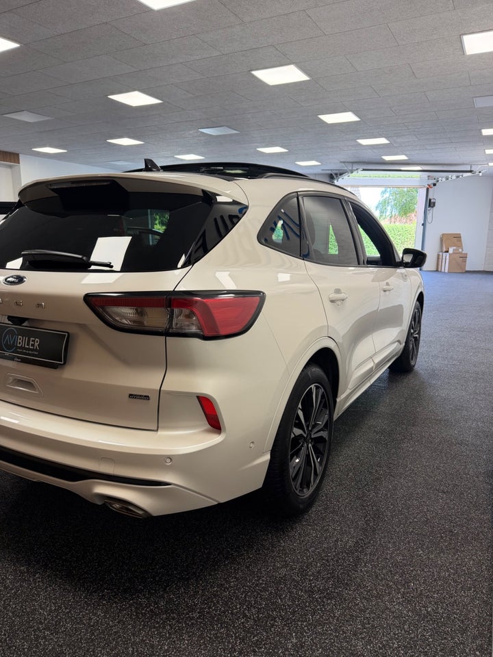 Ford Kuga 2,5 PHEV ST-Line X CVT 5d