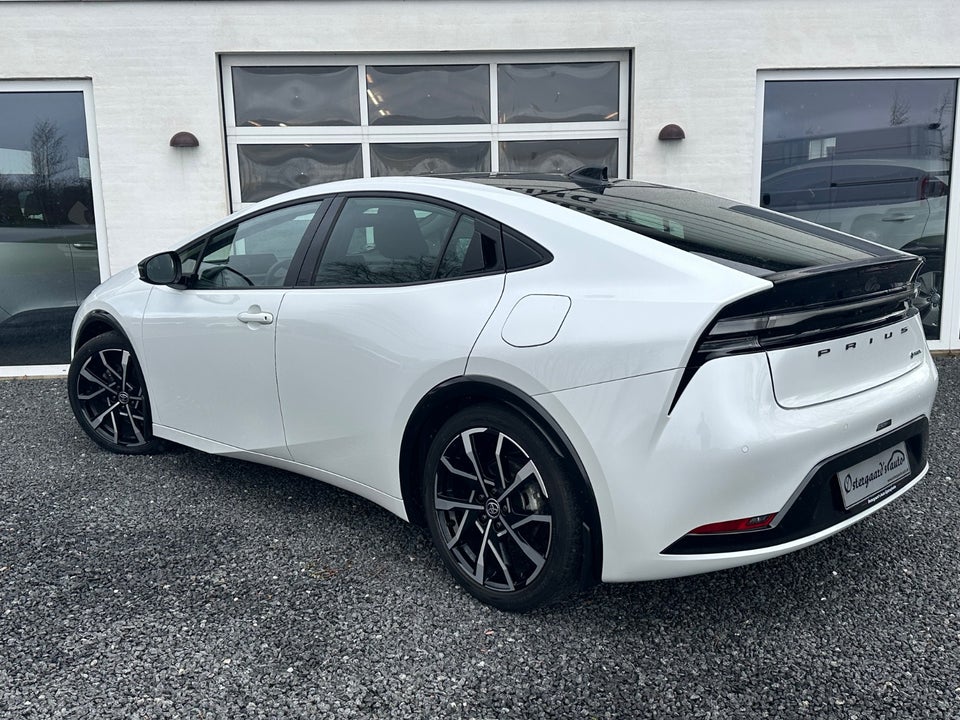 Toyota Prius 2,0 Plug-in Hybrid Elegant 5d