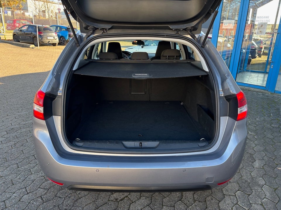 Peugeot 308 1,5 BlueHDi 130 Allure Pack SW 5d