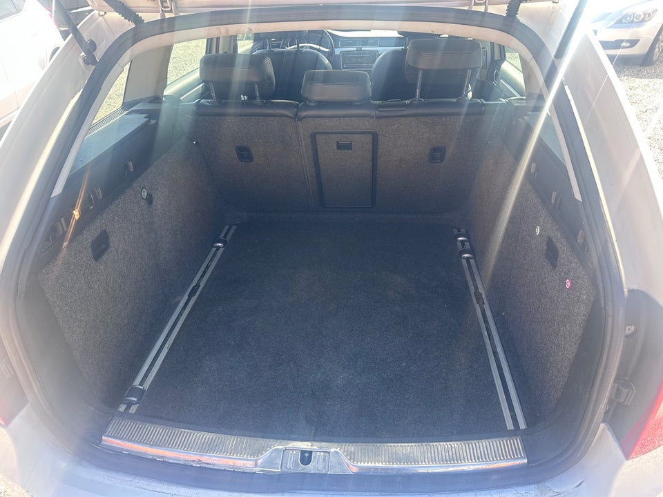 Skoda Superb 2,0 TDi 170 Ambition Combi DSG 5d