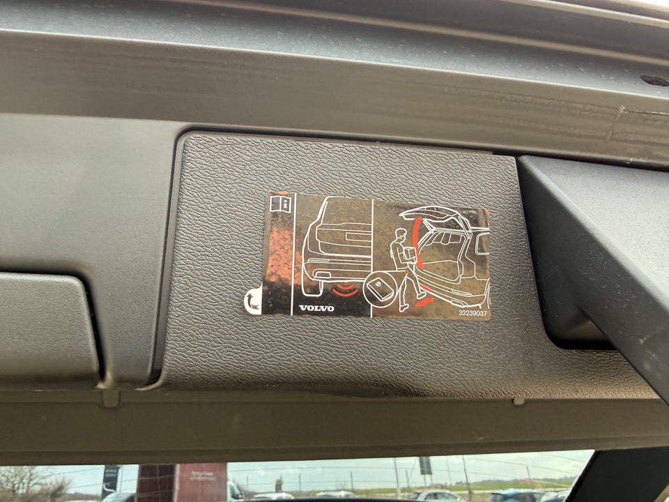 Volvo XC60 2,0 T6 ReCharge R-Design aut. AWD Van 5d