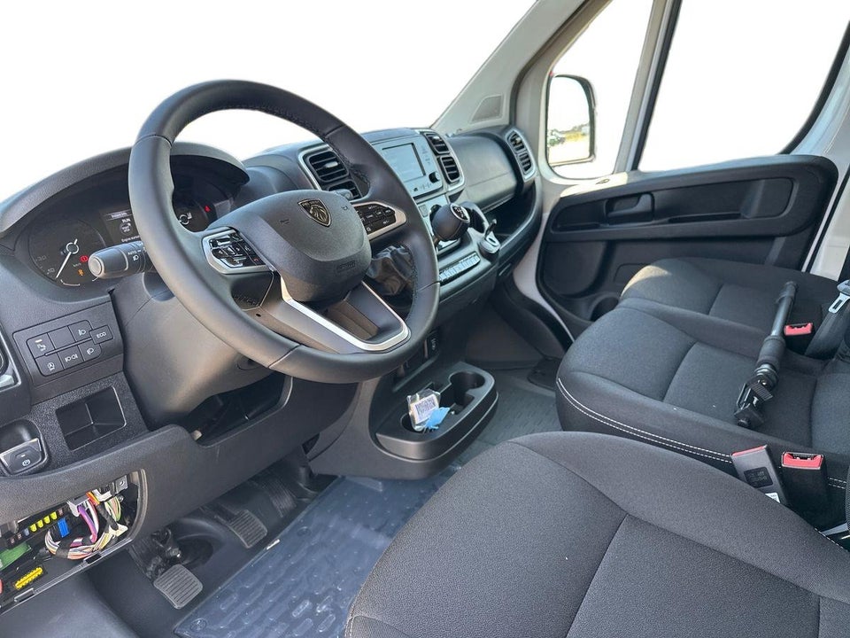 Peugeot Boxer 333 2,2 BlueHDi 140 L2H2 Premium