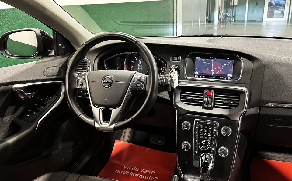 Volvo V40 CC 1,5 T3 152 Momentum aut. 5d