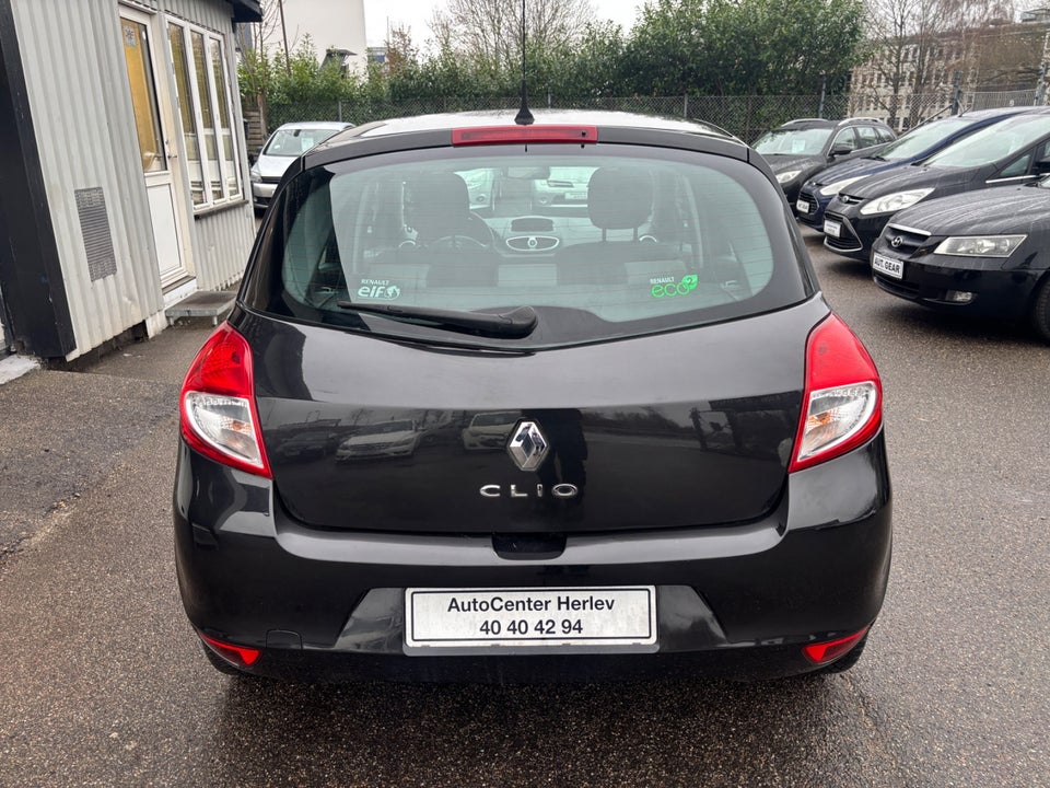 Renault Clio III 1,2 16V Authentique 5d
