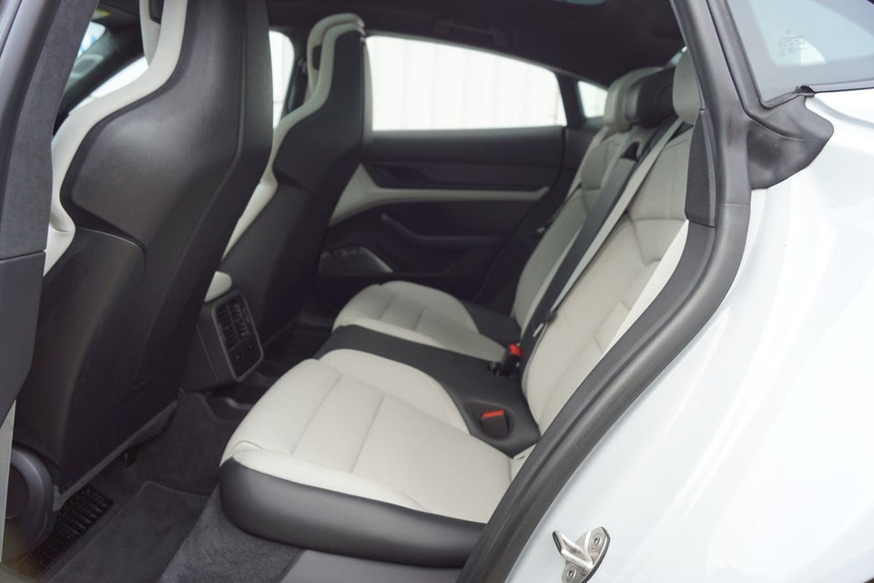 Porsche Taycan Turbo S Performance+  4d