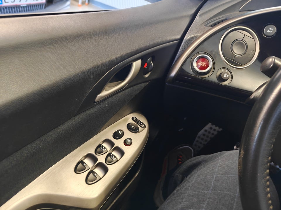 Honda Civic 1,8 Executive 5d