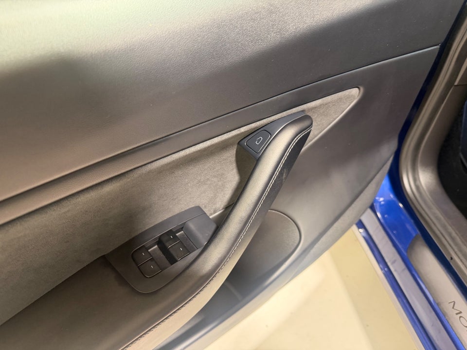 Tesla Model 3 Long Range AWD 4d
