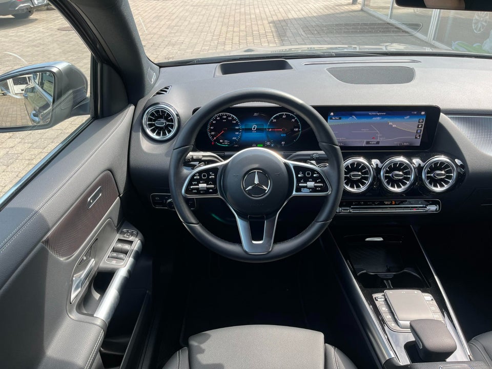 Mercedes EQA300 Progressive 4Matic 5d