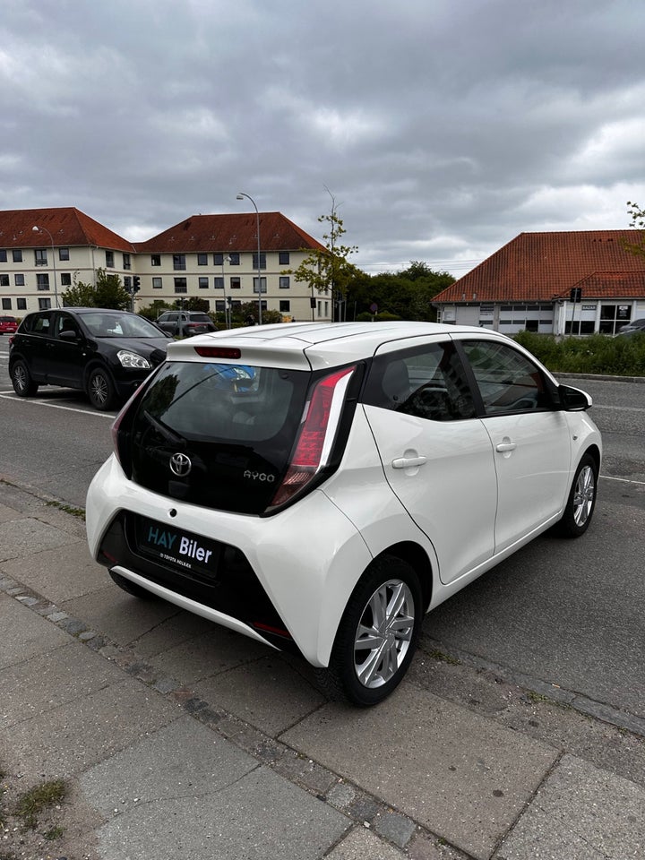 Toyota Aygo 1,0 VVT-i x-press 5d