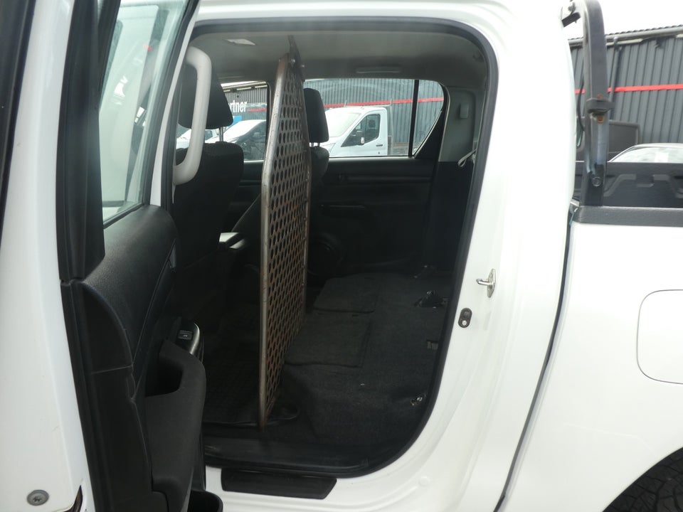 Toyota HiLux 2,4 D-4D 150 T2 Db.Kab 4x4 4d