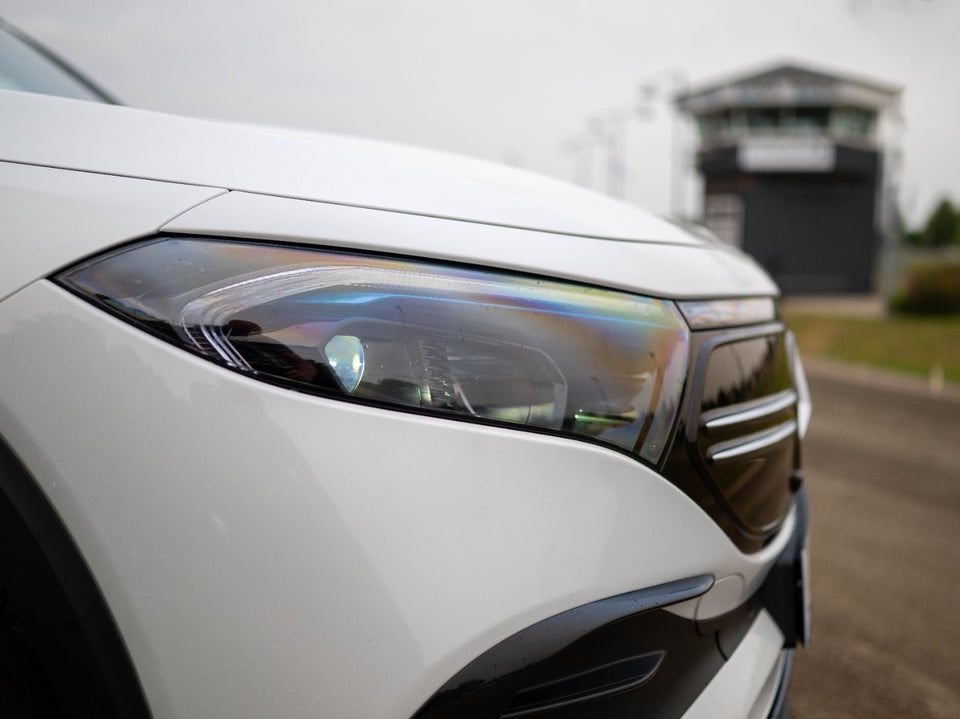 Mercedes EQB250 AMG Line 5d