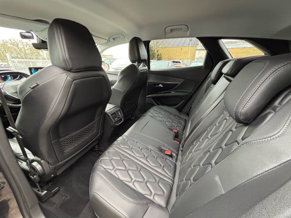 Peugeot 3008 1,6 Hybrid Selection Sport EAT8 5d