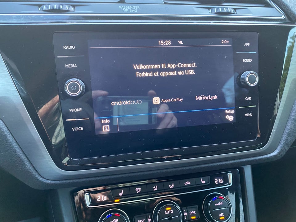 VW Touran 1,6 TDi 115 Comfortline Connect DSG 7prs 5d