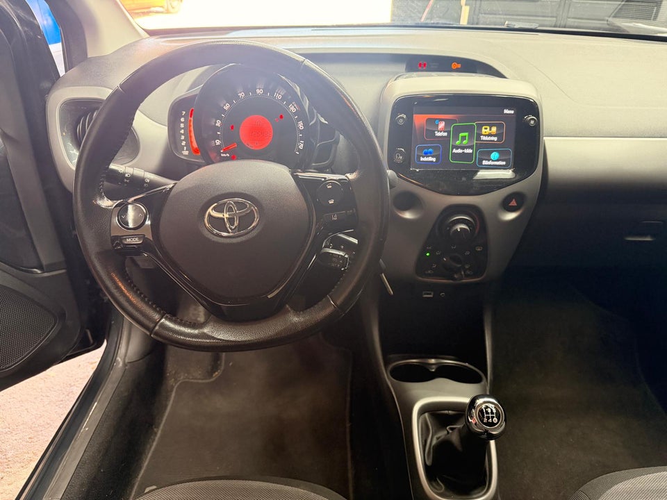 Toyota Aygo 1,0 VVT-i x-play 5d