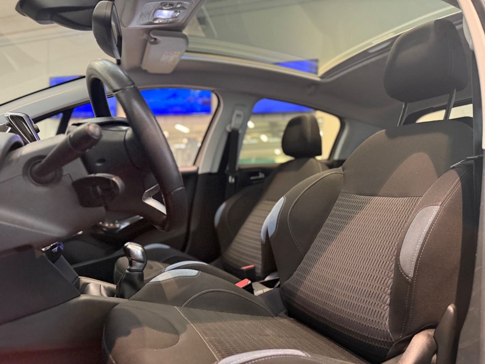 Peugeot 208 1,2 VTi Allure Sky 5d