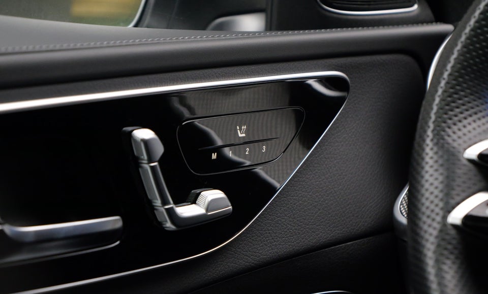 Mercedes C300 de 2,0 AMG Line stc. aut. 5d