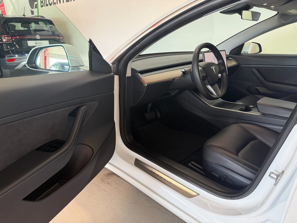 Tesla Model 3 Long Range AWD 4d