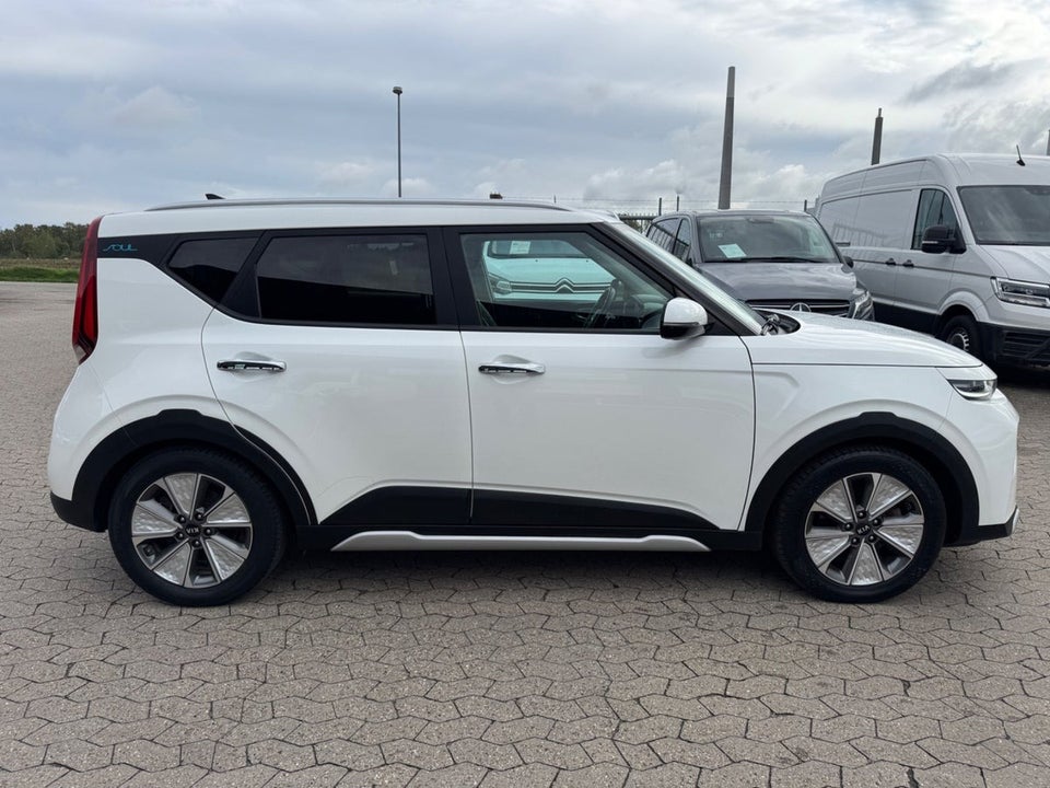 Kia e-Soul 64 Premium Luxury Van 5d