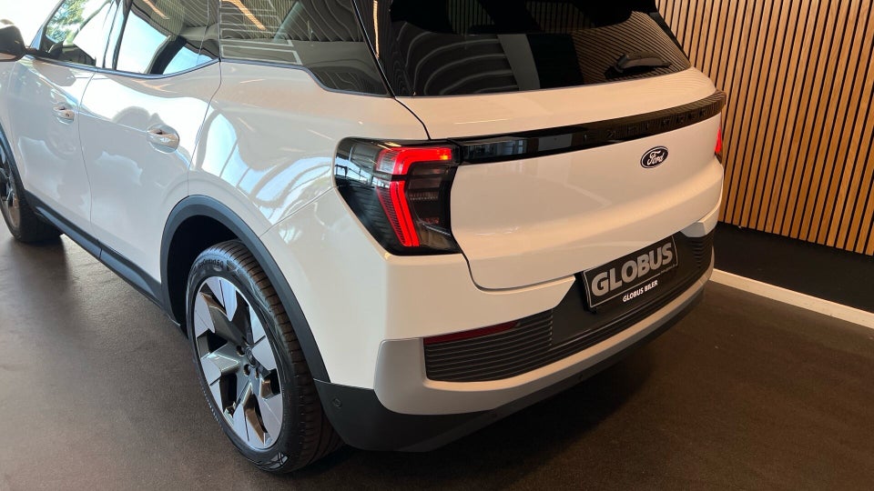 Ford Explorer 79 Premium Extended Range AWD 5d