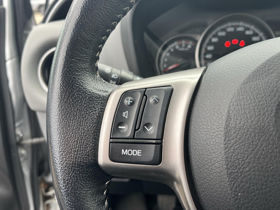 Toyota Yaris 1,0 VVT-i T2 5d