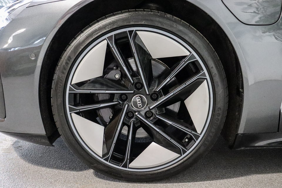 Audi e-tron GT quattro 4d