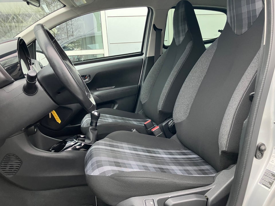 Peugeot 108 1,0 e-VTi 72 Infinity 5d