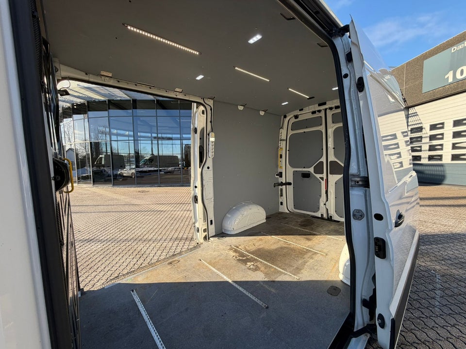 MAN TGE 2,0 3.180 Kassevogn L3H3 aut. FWD