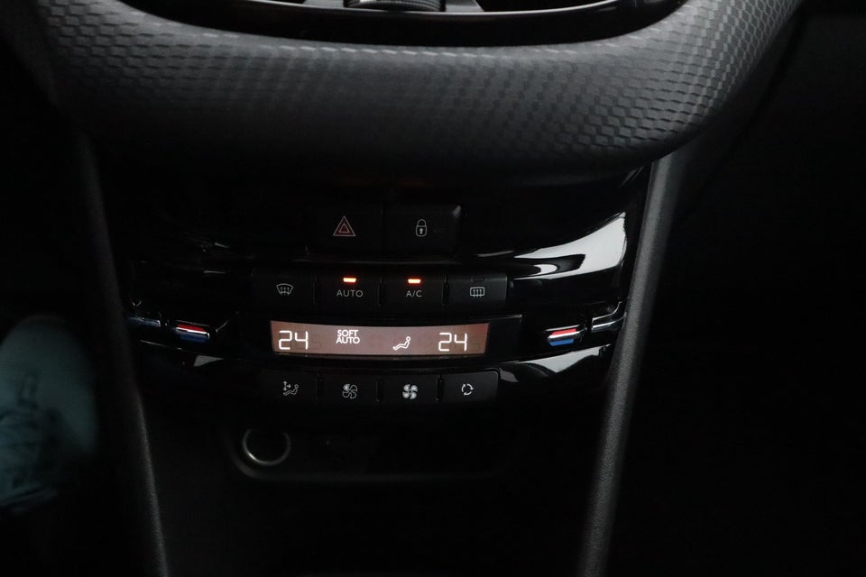 Peugeot 2008 1,2 e-THP 110 Desire Sky EAT6 5d