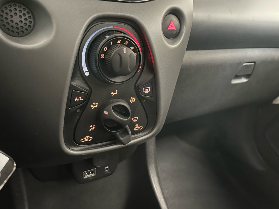 Toyota Aygo 1,0 VVT-i x-plore 5d