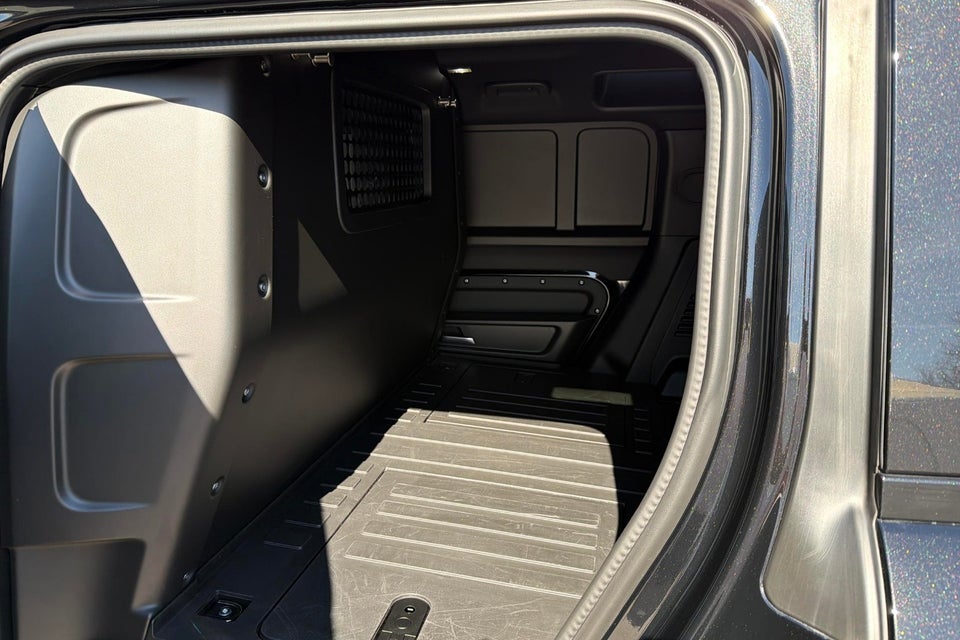 Land Rover Defender 110 3,0 D250 Hard Top X-Dynamic SE aut. Van 5d