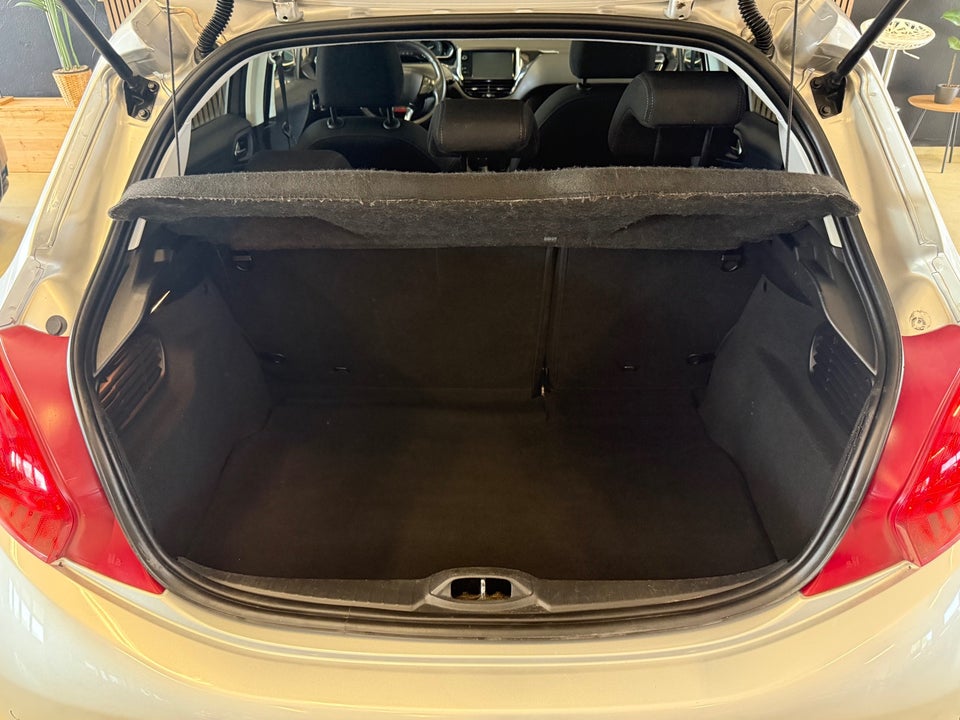 Peugeot 208 1,2 VTi Allure Sky 5d