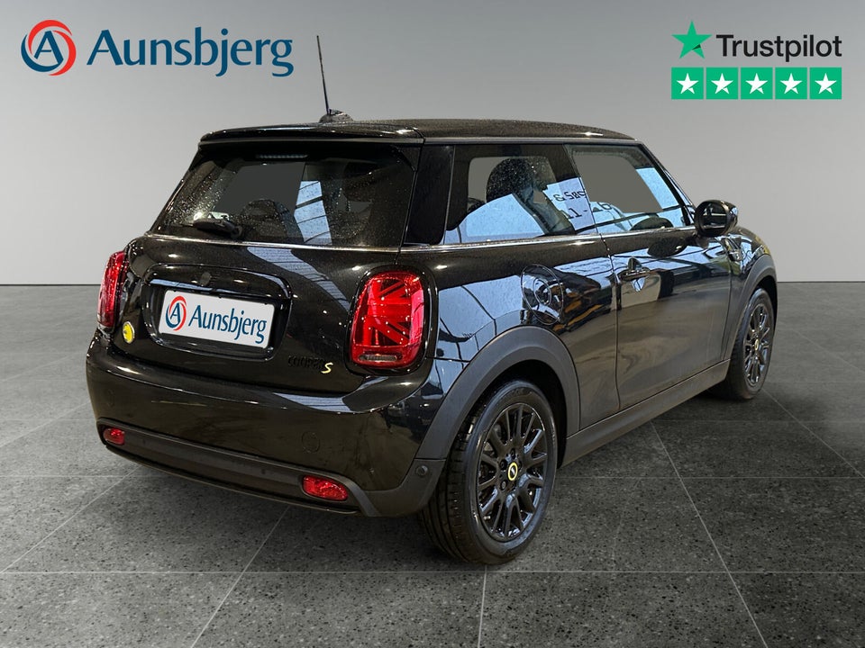 MINI Cooper SE Essential 3d