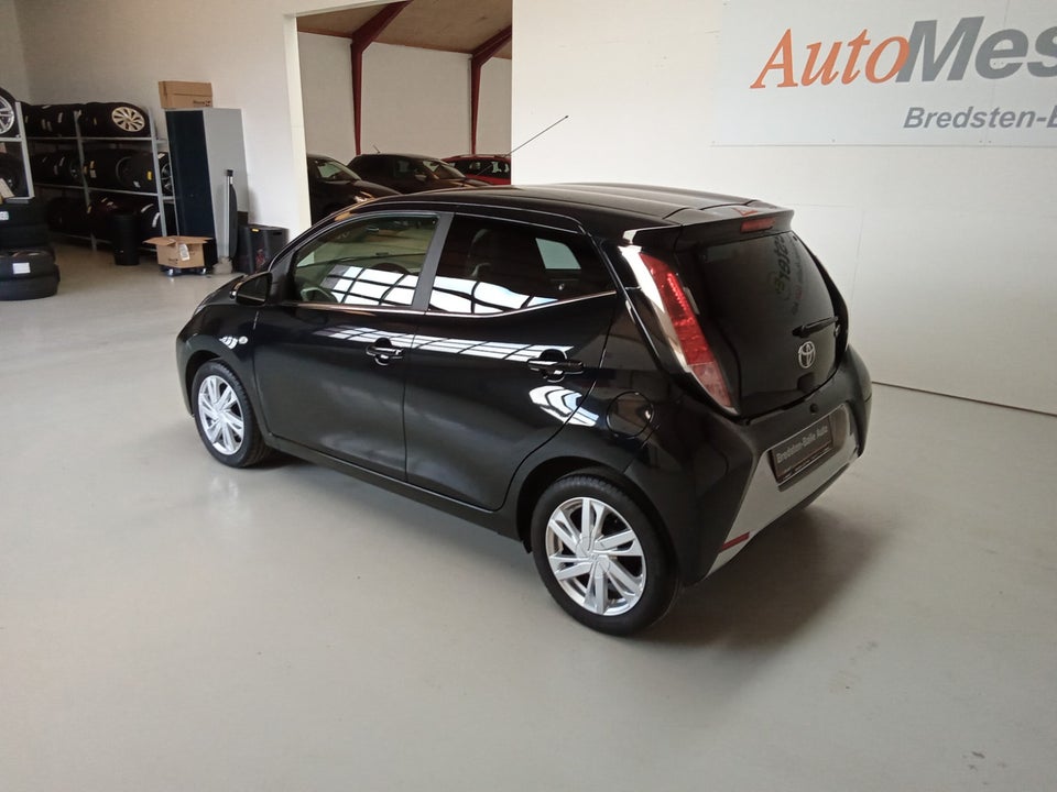 Toyota Aygo 1,0 VVT-i x-black 5d