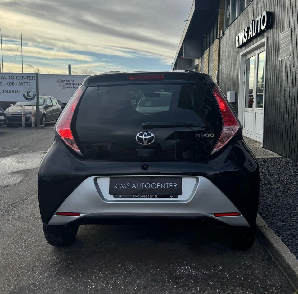 Toyota Aygo 1,0 VVT-i x-black 5d
