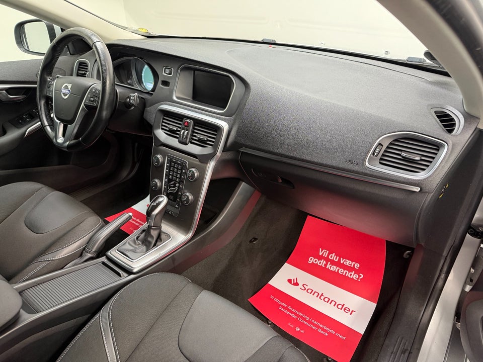 Volvo V40 CC 2,0 D3 150 Momentum aut. 5d