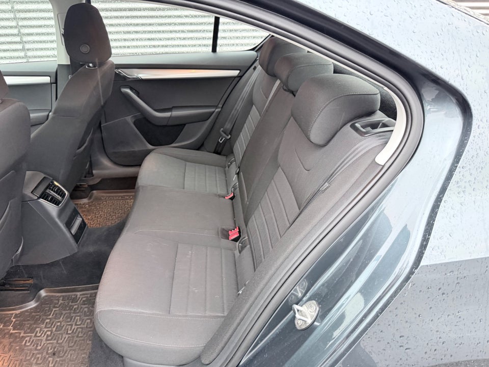 Skoda Octavia 1,6 TDi 110 Ambition DSG 5d