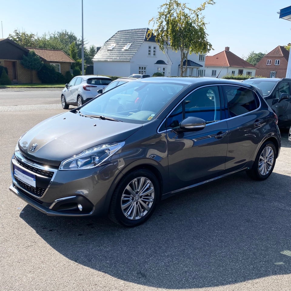 Peugeot 208 1,5 BlueHDi 100 Infinity Sky 5d