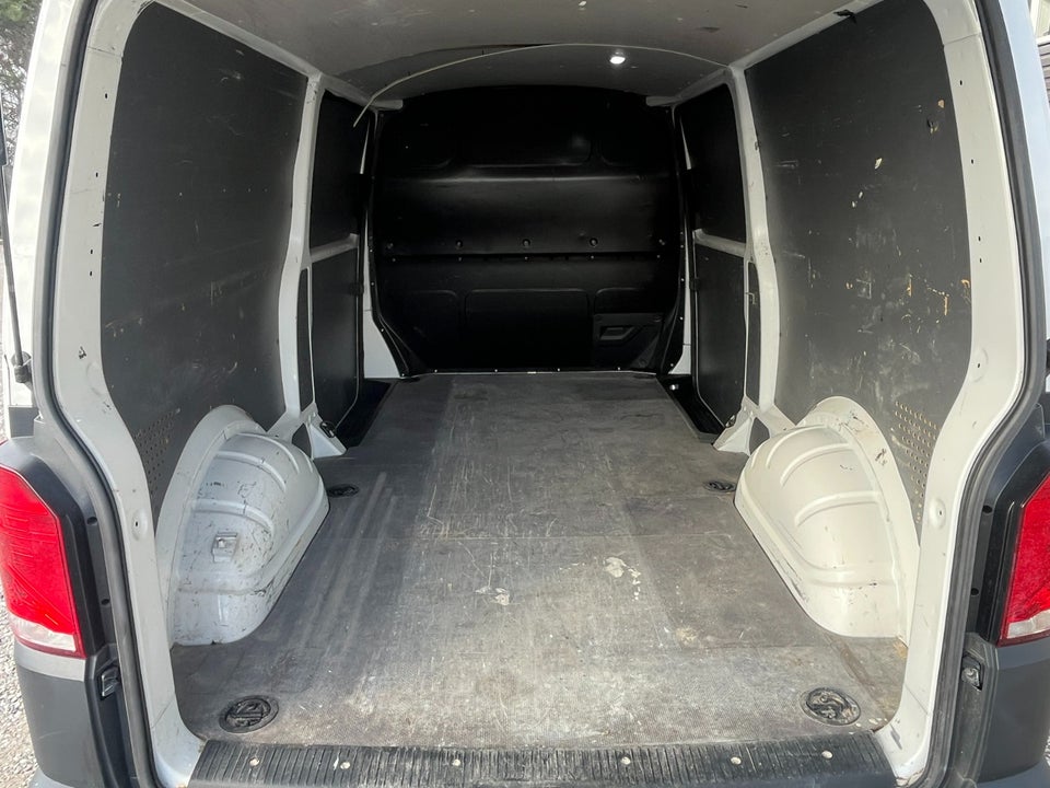 VW Transporter 2,0 TDi 150 Kassevogn lang