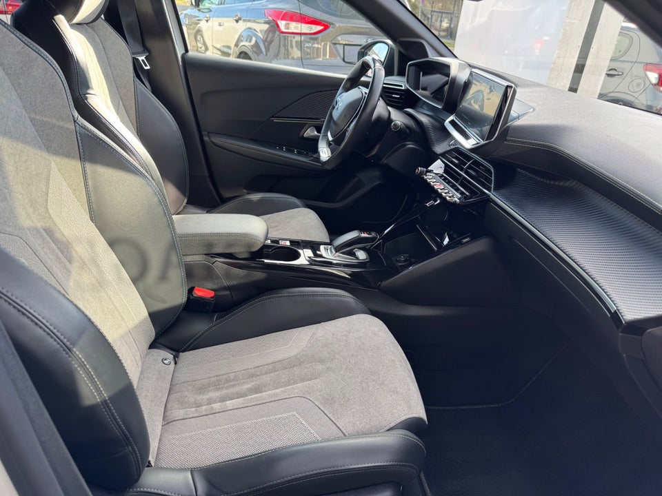 Peugeot e-208 50 GT 5d