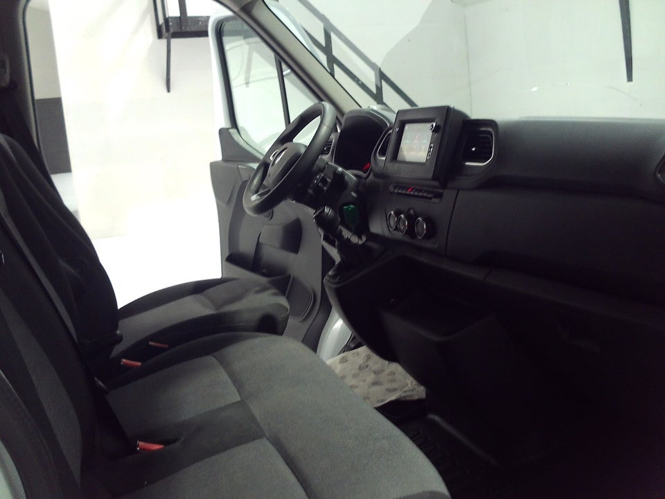Renault Master IV T33 2,3 dCi 150 L2H2 Kassevogn